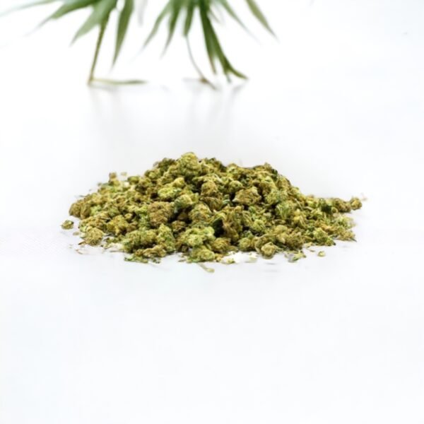 Gros plan sur le TRIM de fleurs de CBD, montrant des détails fins et la qualité supérieure.